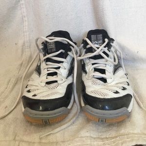 Women’s volleyball shoes